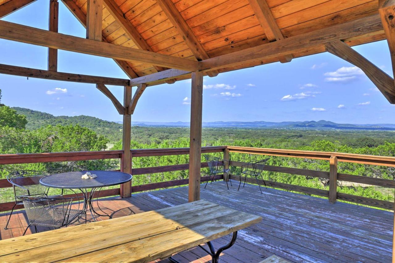 Utopia Family Home With Mountain Viewing Deck! Zewnętrze zdjęcie
